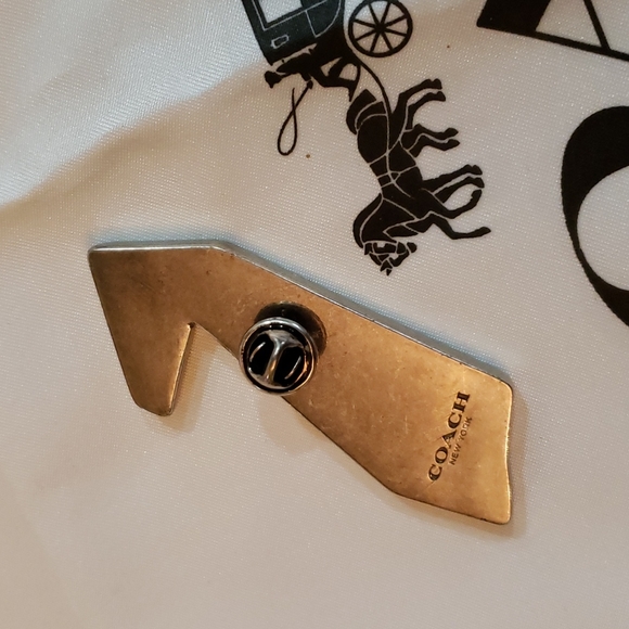 DISNEY BROOCH - Picture 3 of 6